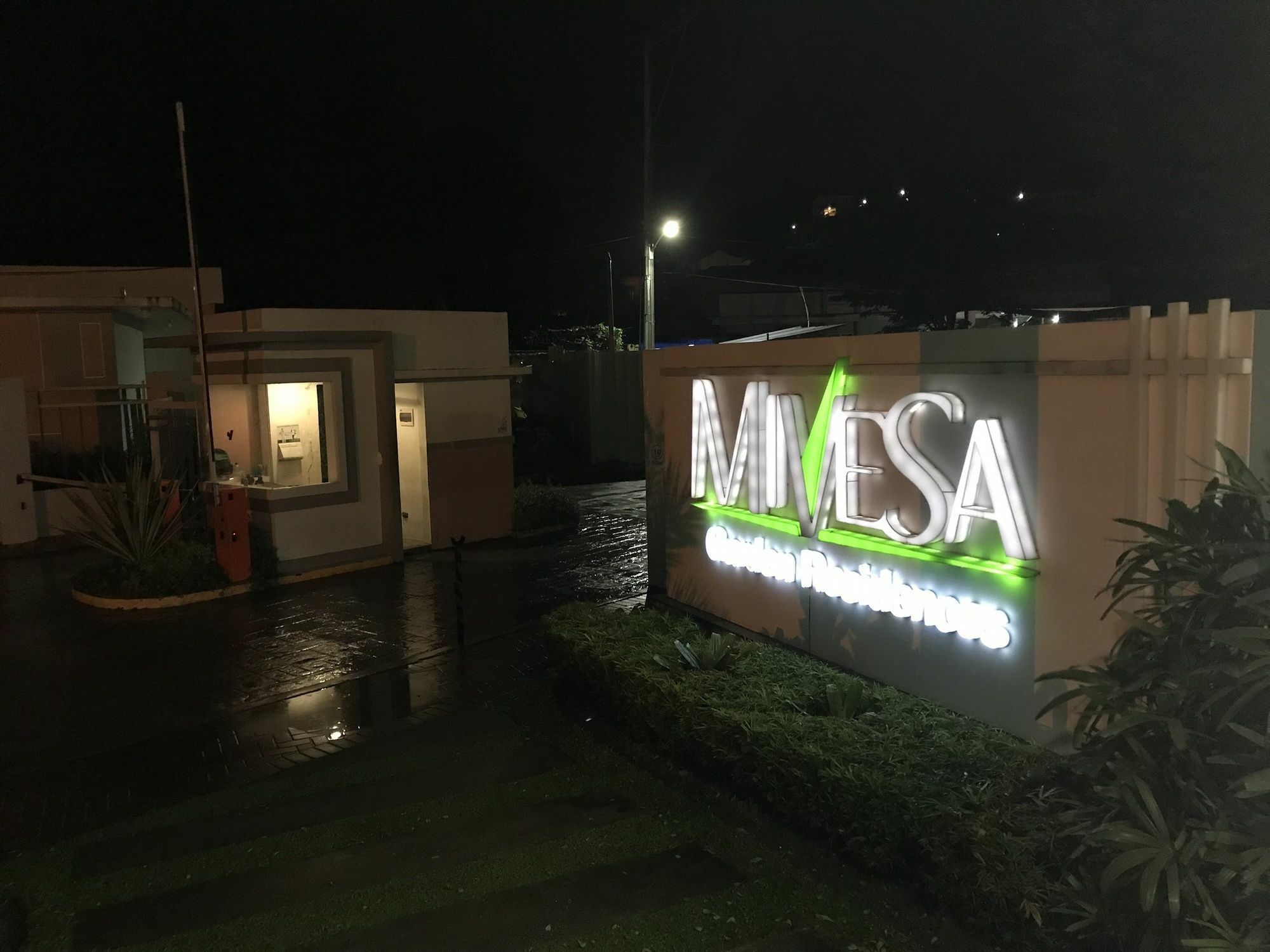 Mivesa Garden Residences By Cec Cebu Exterior photo